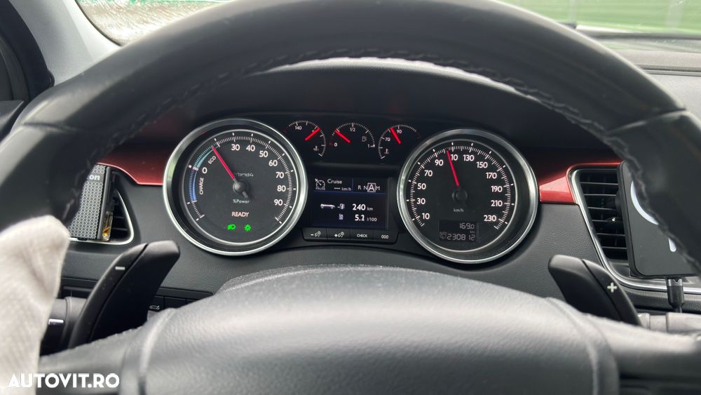 Peugeot 508 RXH Hybrid4 - 23
