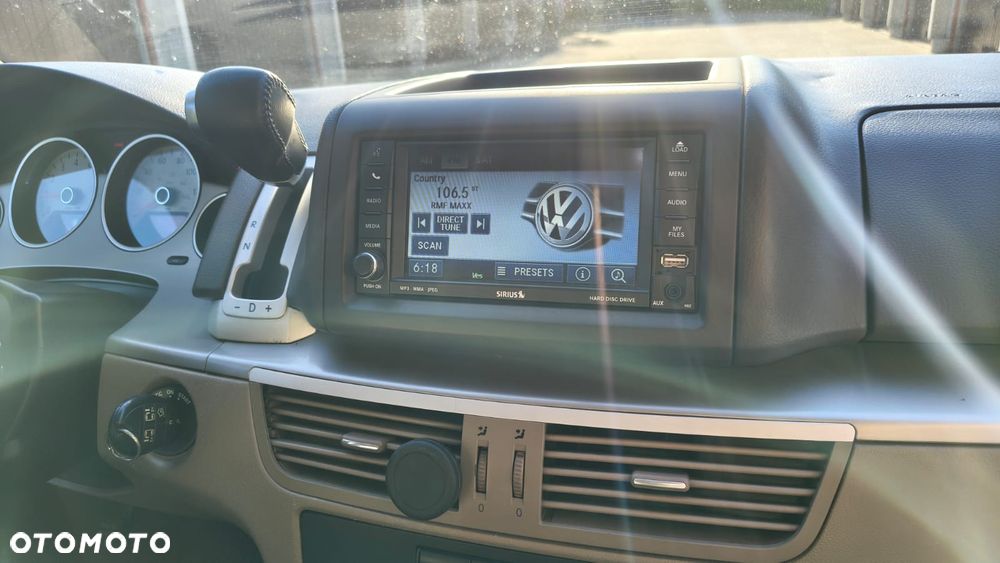 Volkswagen Routan - 12