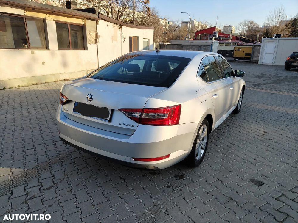Skoda Superb 2.0 TDI DSG Ambition - 2