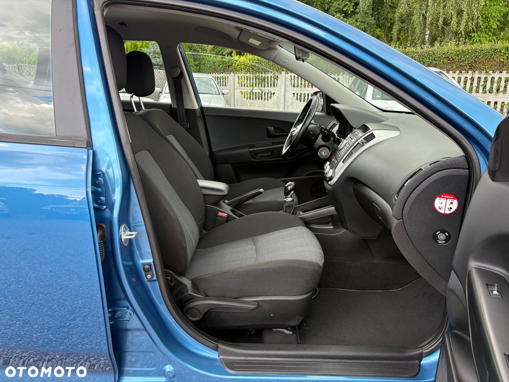 Kia Ceed - 25