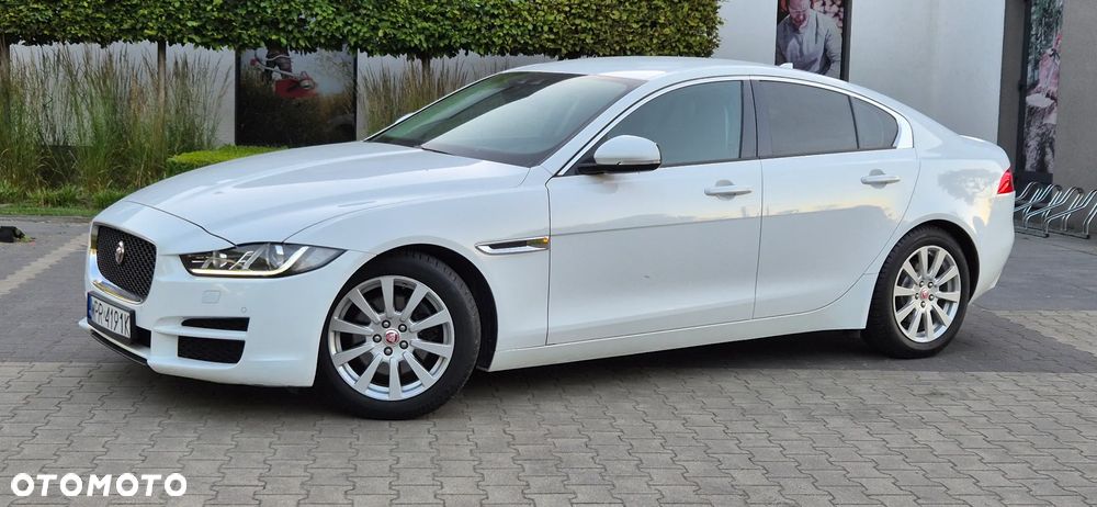 Jaguar XE 2.0 D R-Sport - 40