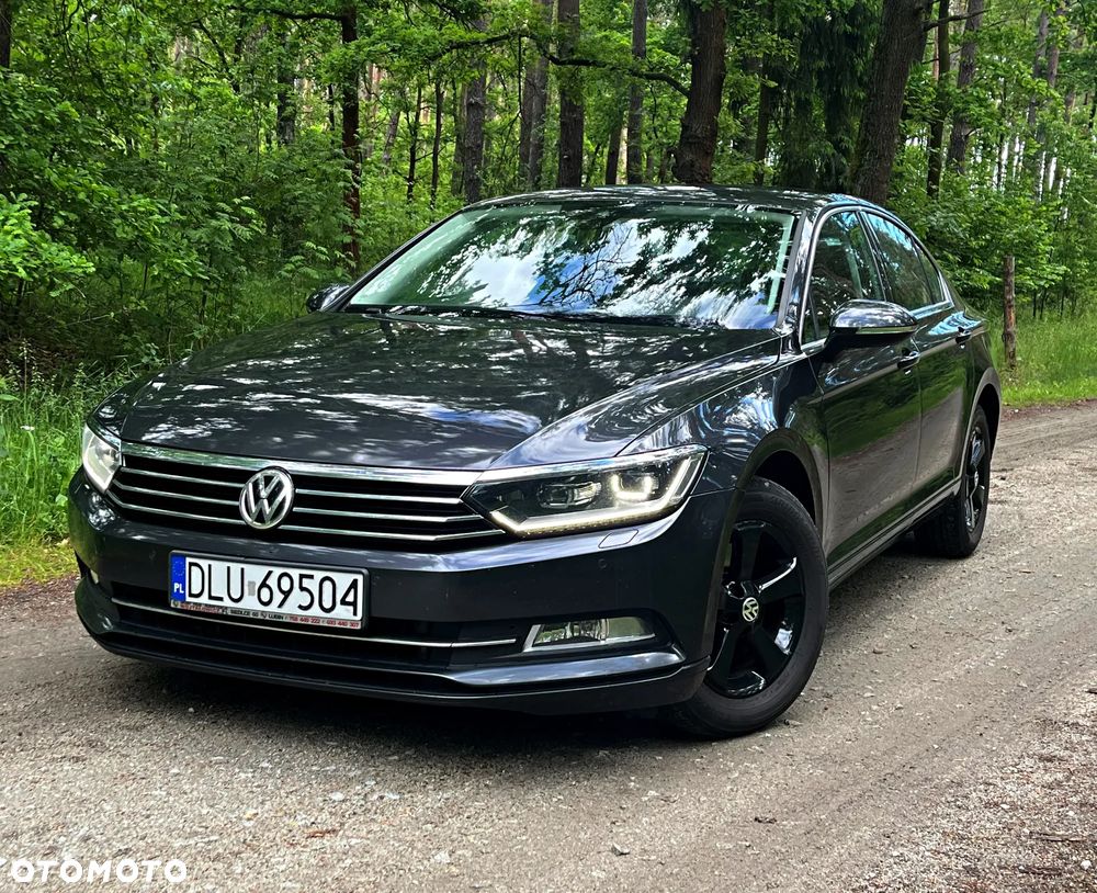 Volkswagen Passat - 1