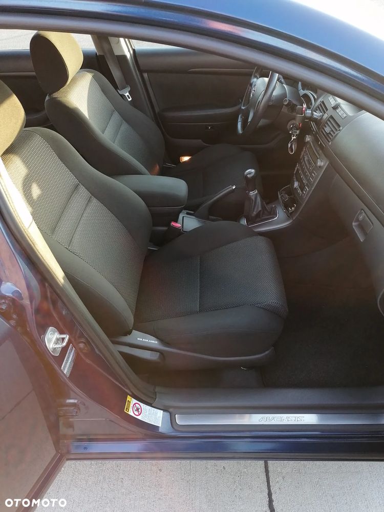 Toyota Avensis 1.8 VVT-i Combi - 13