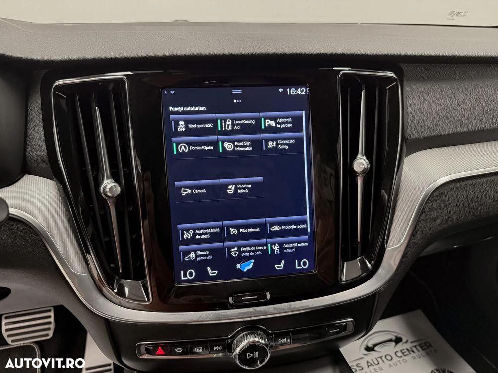 Volvo V60 D4 R-Design - 30