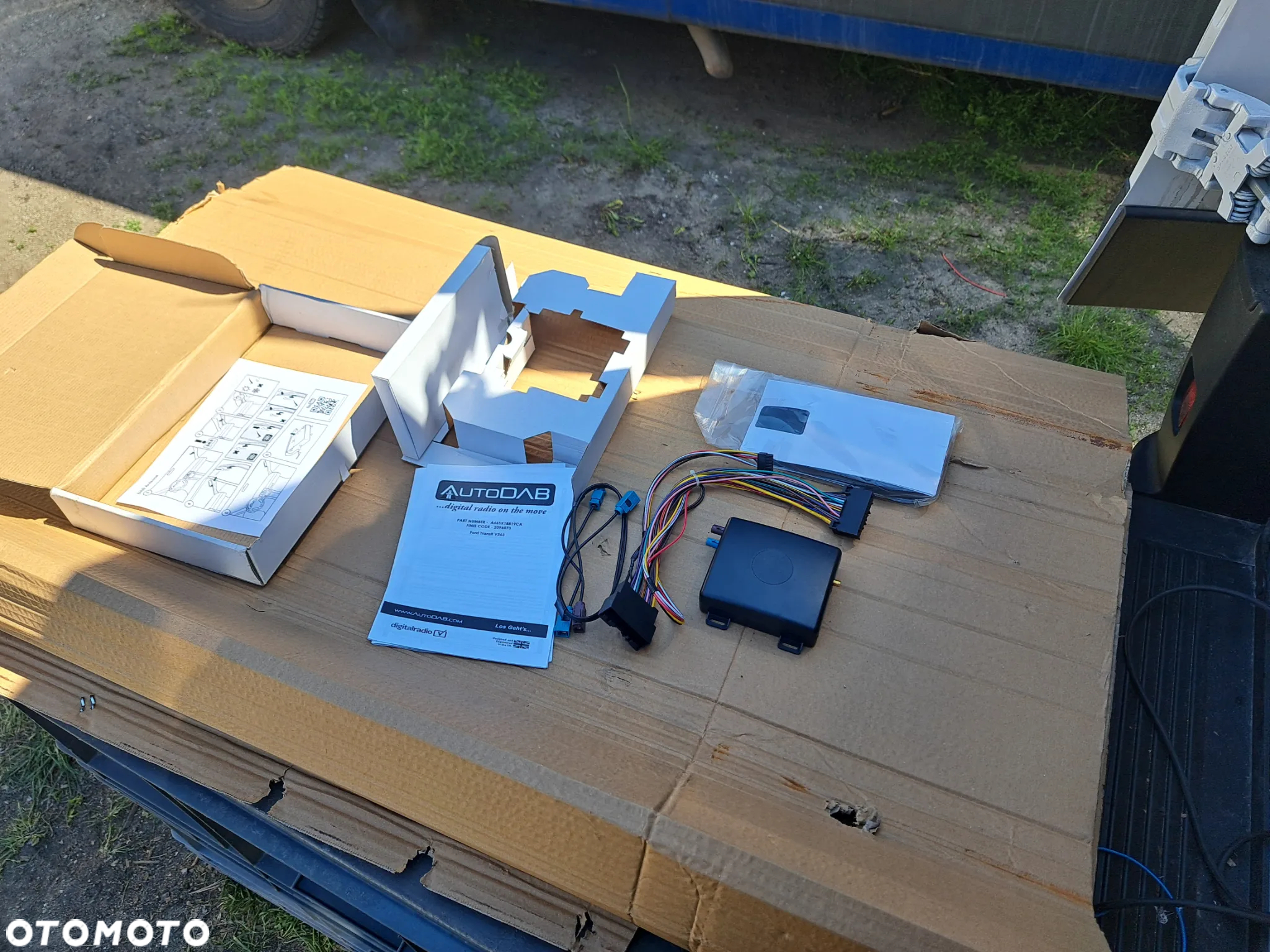 Moduł Antena DAB Ford Transit MK-8 2096073 A66SX18819CA Zestaw modułu odbioru radia DAB Ford DAB205 - 2