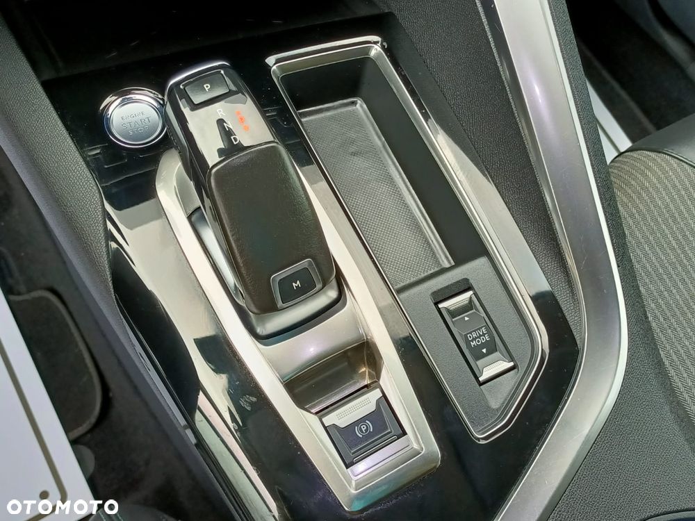 Peugeot 3008 PureTech 130 Stop & Start GPF EAT8 Allure Pack - 28