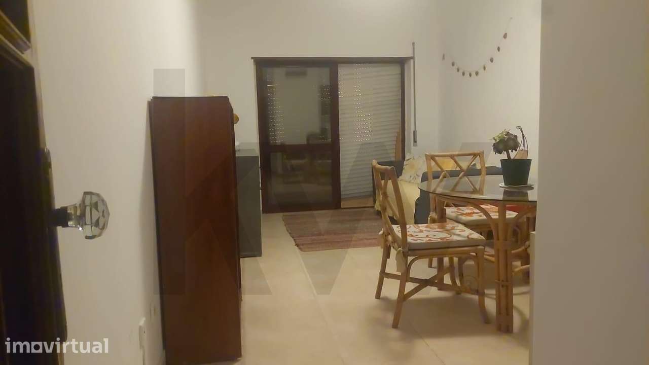 Excelente apartamento T2 para arrendamento na Costa Caparica - Grande imagem: 2/10
