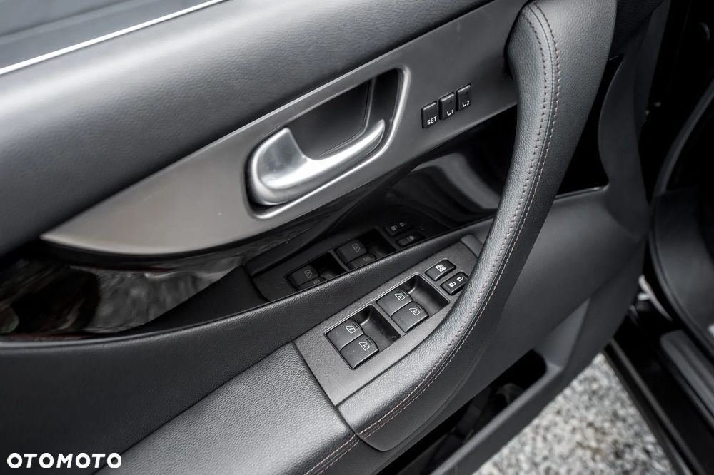 Infiniti QX70 3.7 S Premium - 24