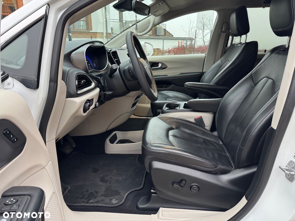 Chrysler Pacifica - 10