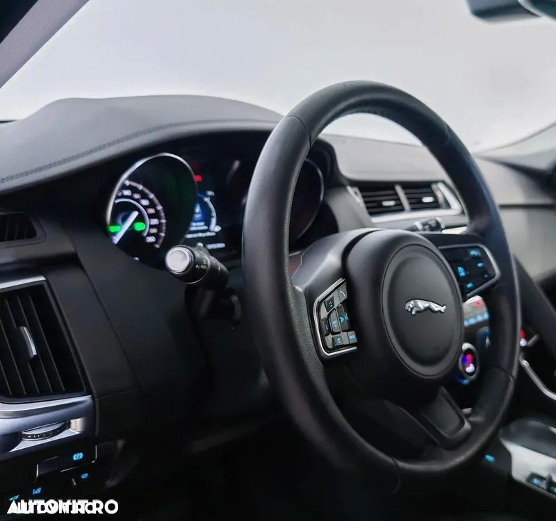 Jaguar E-Pace D150 - 8