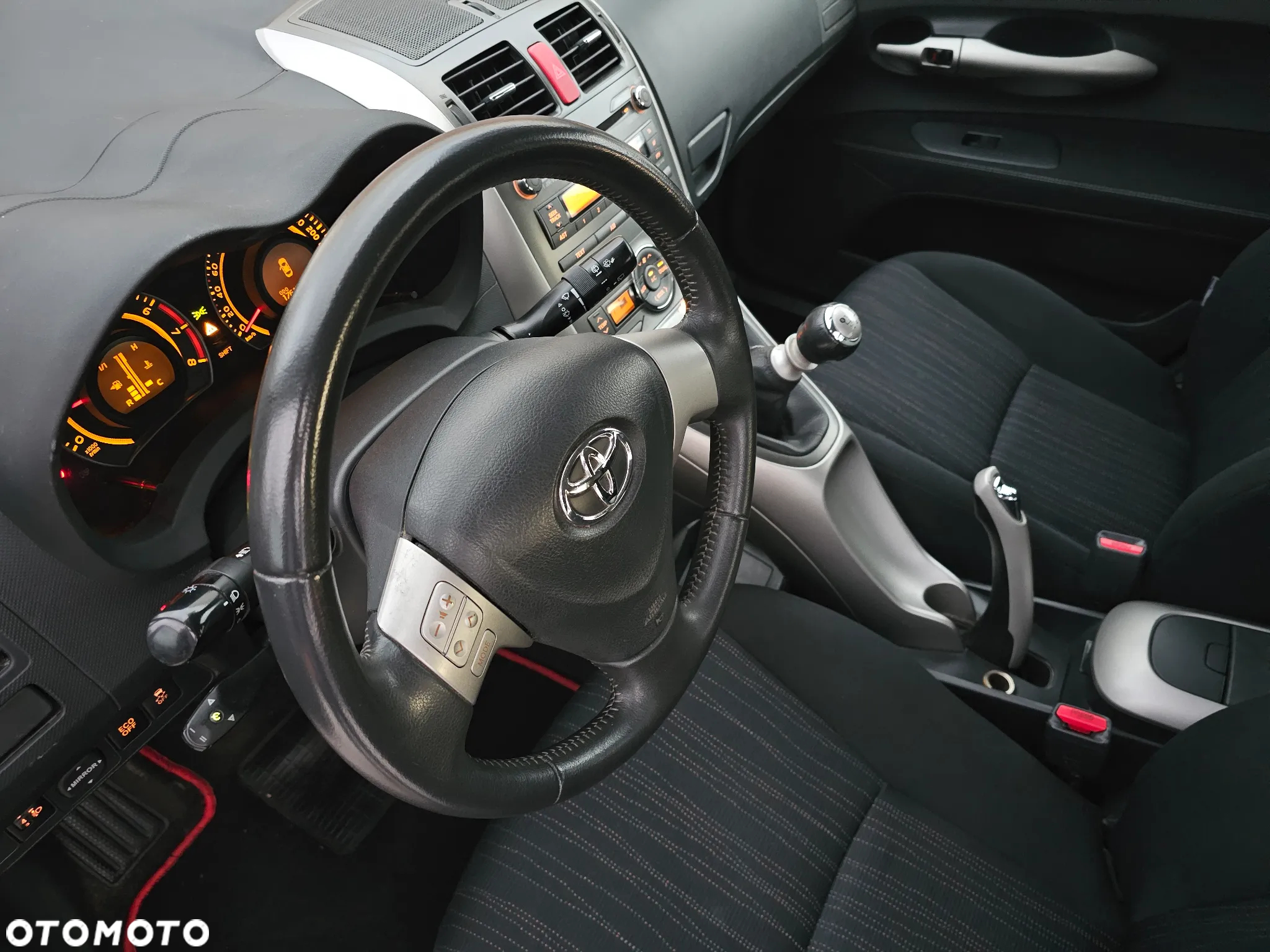 Toyota Auris 1.33 VVT-i Life - 39