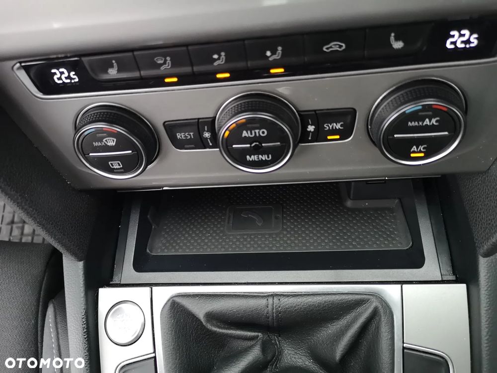 Volkswagen Passat - 20