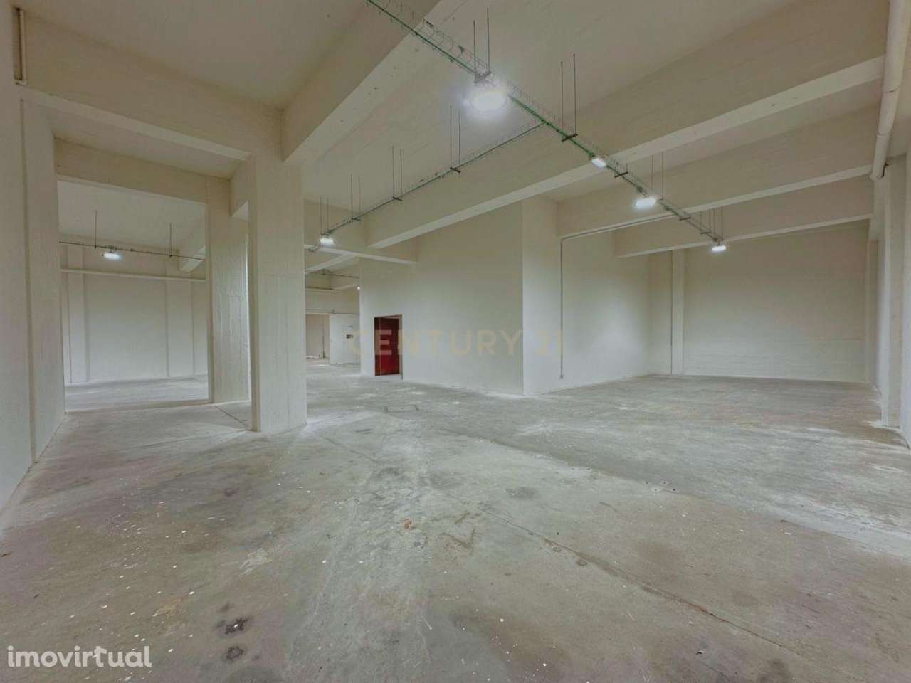 Escritório e Armazém com pé direito Alto e acesso para veículos no Pri - Grande imagem: 2/14