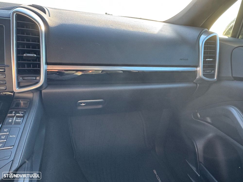 Porsche Cayenne - 28