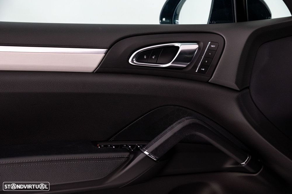 Porsche Cayenne Platinum Edition - 29