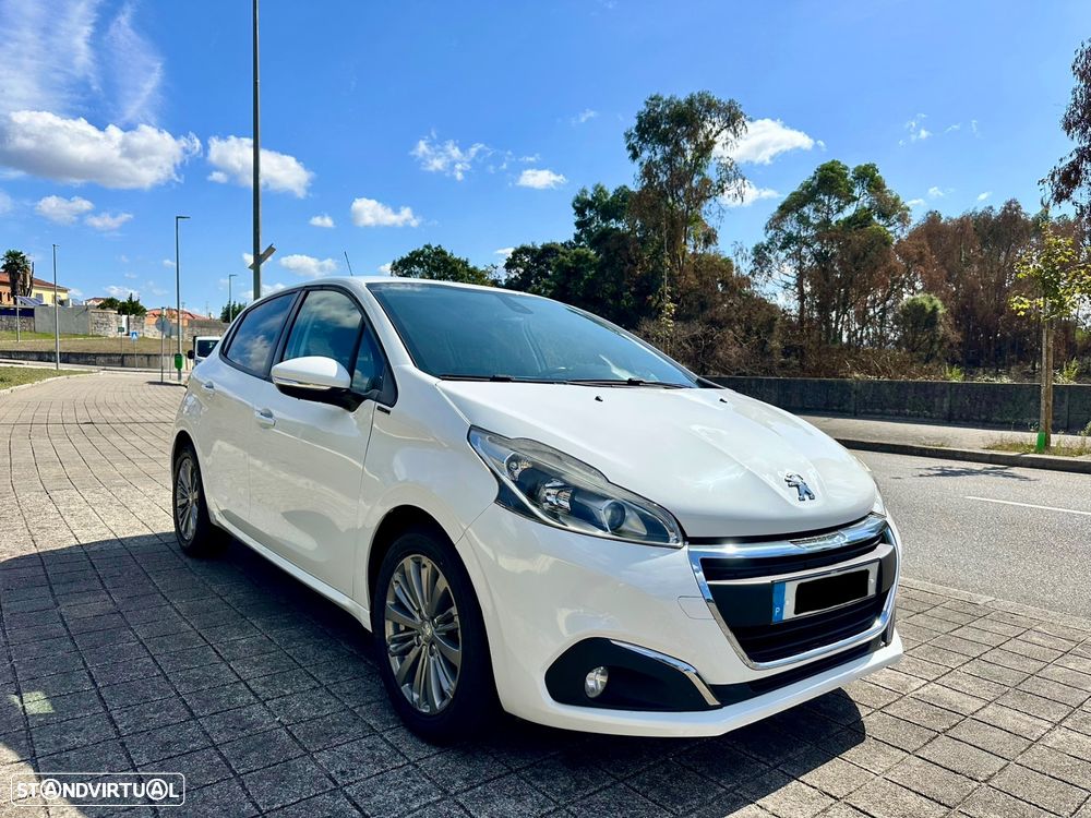 Peugeot 208 1.2 PureTech Signature - 10