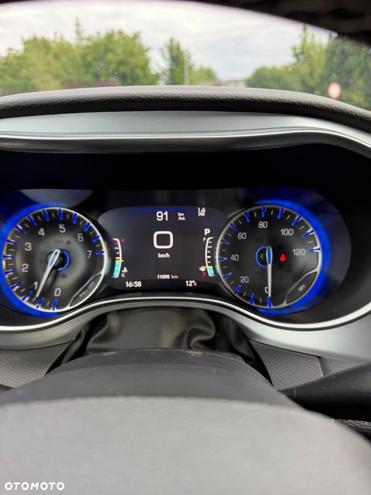 Chrysler Pacifica - 25