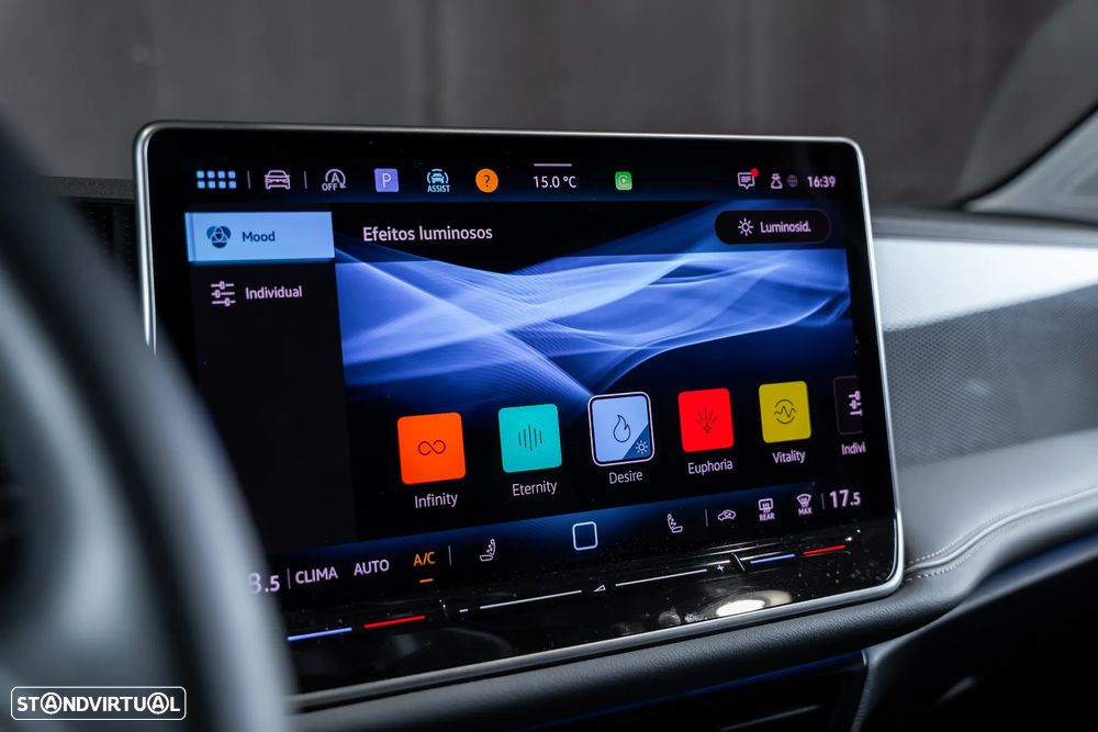 VW Passat Variant 2.0 TDi Business DSG - 22