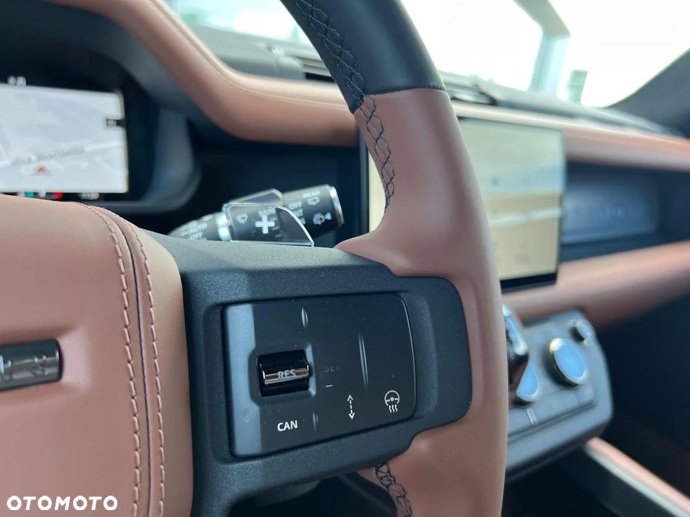 Land Rover Defender - 16