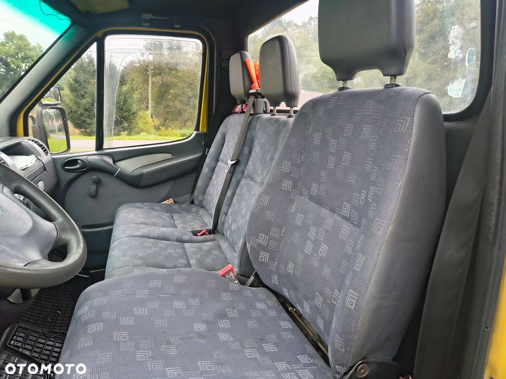 Mercedes-Benz Sprinter - 14