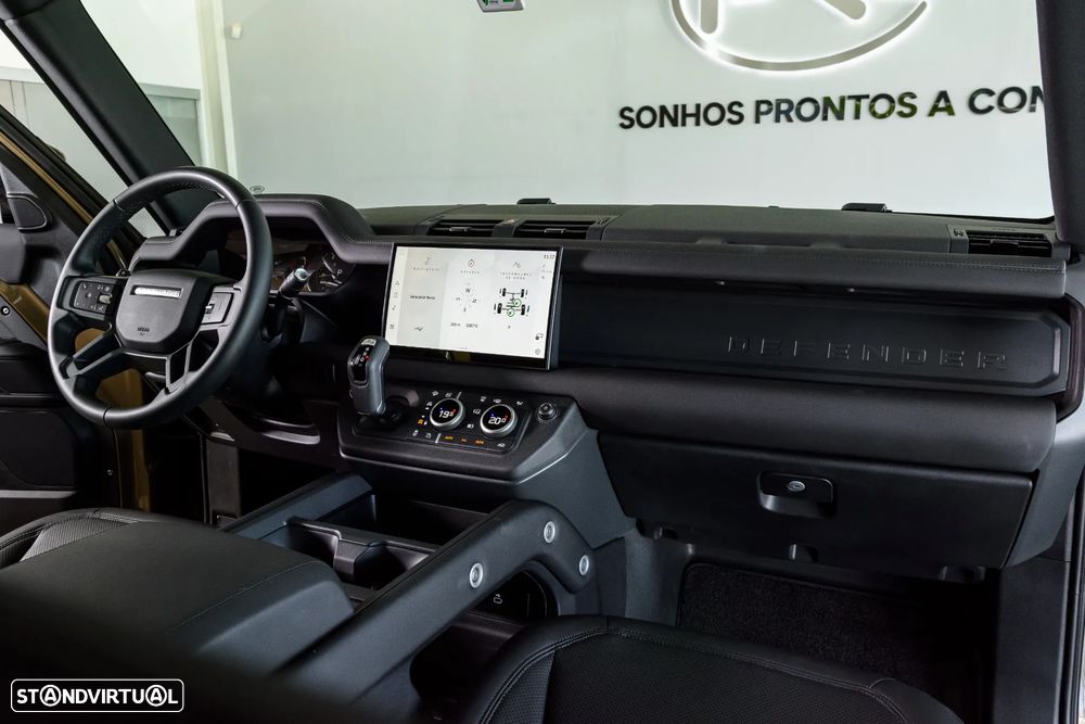 Land Rover Defender 2.0 P300e 110 AWD X-Dynamic SE - 16