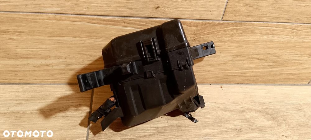 Skrzynka Bezpieczników Suzuki Swift IV1.3B - 2