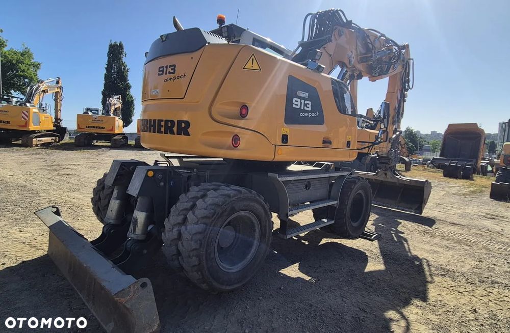 Liebherr A913 - 3