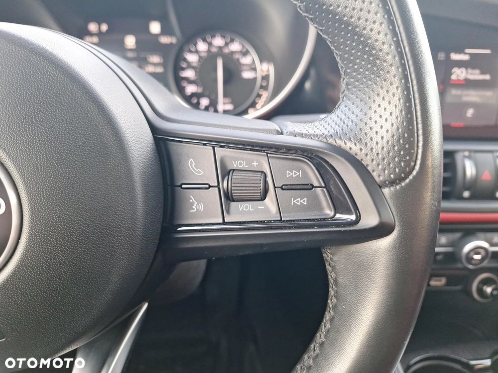 Alfa Romeo Giulia 2.0 Turbo 16V AT8-Q4 Ti - 20