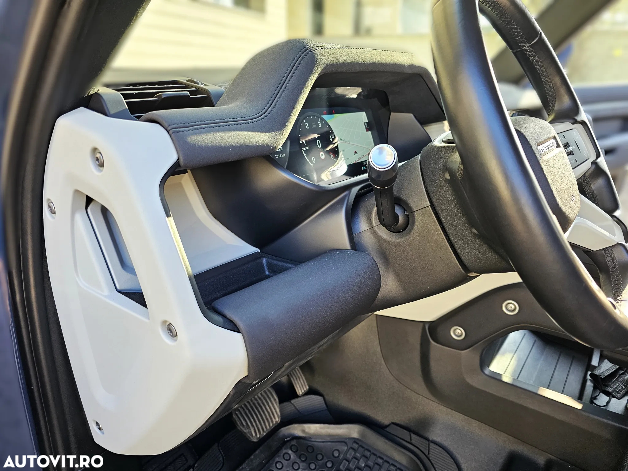 Land Rover Defender 110 2.0L D240 S - 13