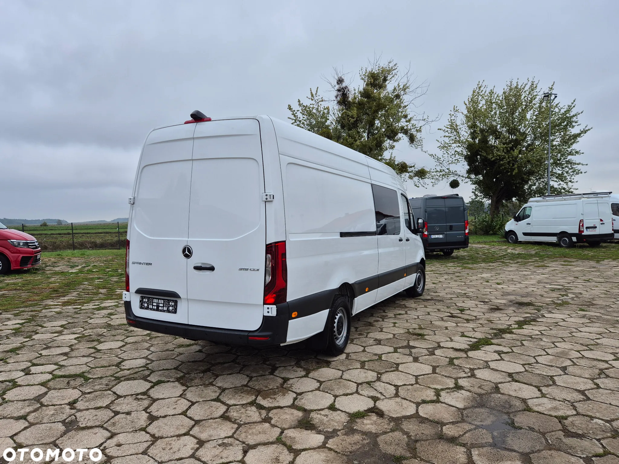 Mercedes-Benz Sprinter - 12