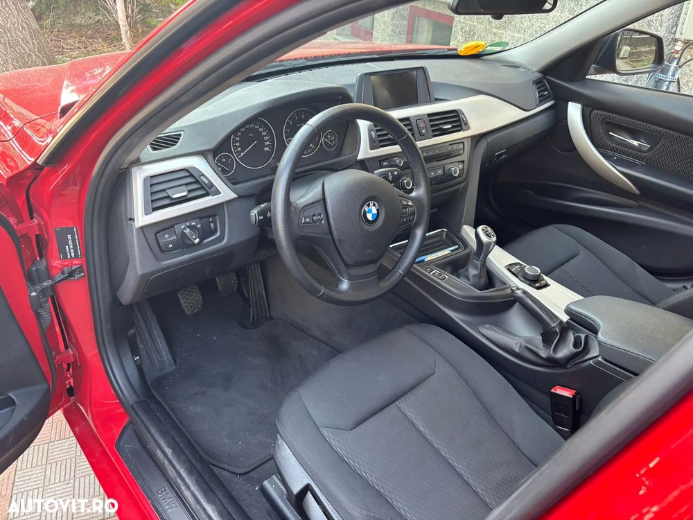 BMW Seria 3 320i - 10