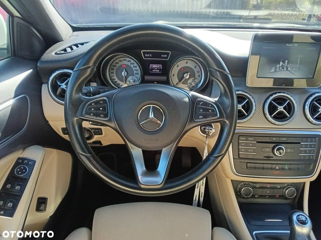 Mercedes-Benz GLA - 32
