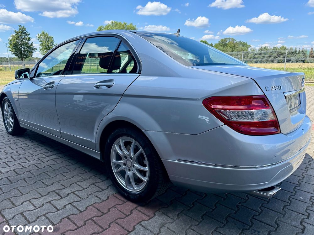 Mercedes-Benz Klasa C 250 CDI DPF Automatik BlueEFFICIENCY Avantgarde - 26