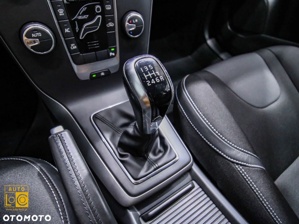 Volvo V40 D2 Momentum - 24