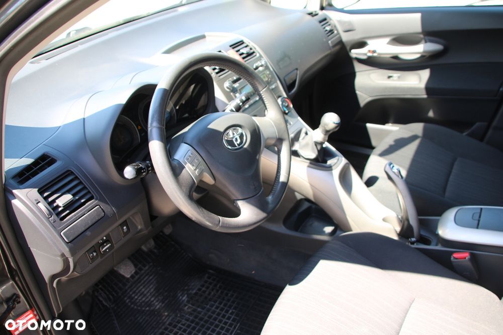Toyota Auris 1.6 VVT-i Team - 11
