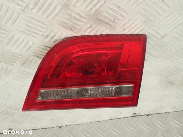 LAMPA KLAPY BAGAŻNIKA PRAWA TYŁ AUDI A3 8P 8P4945094D