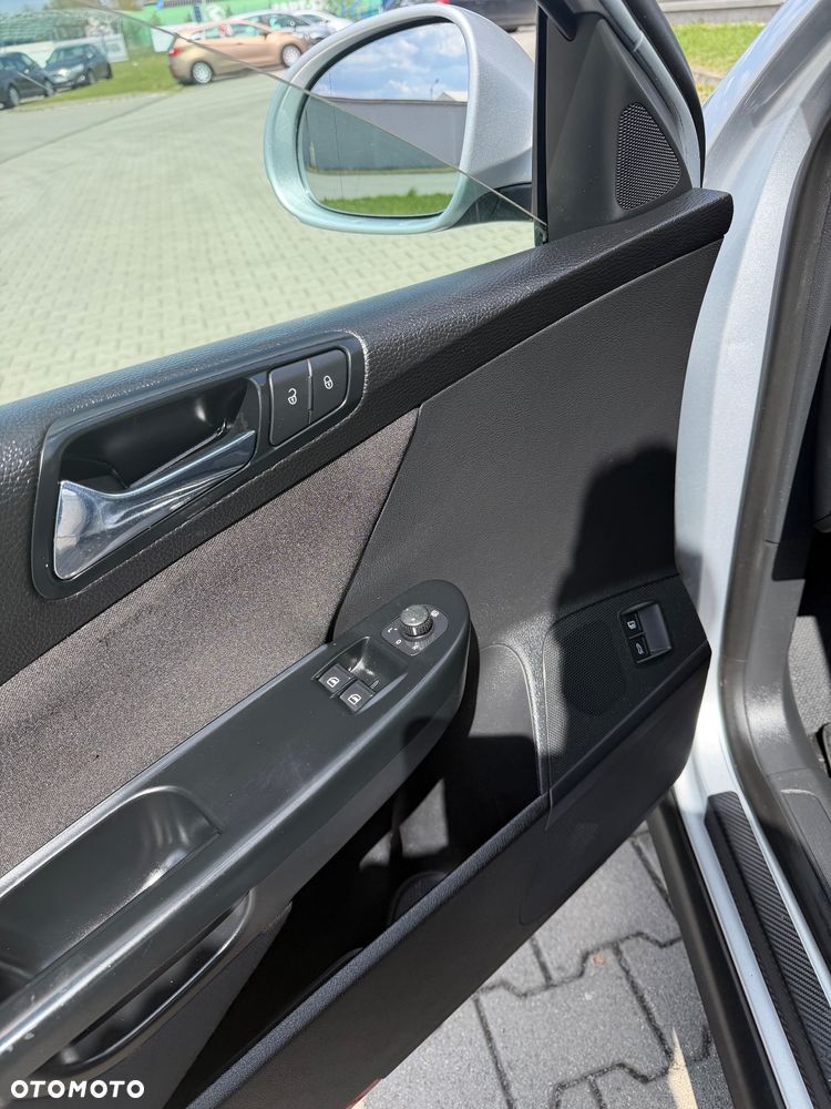 Volkswagen Passat 1.6 FSI Trendline - 19