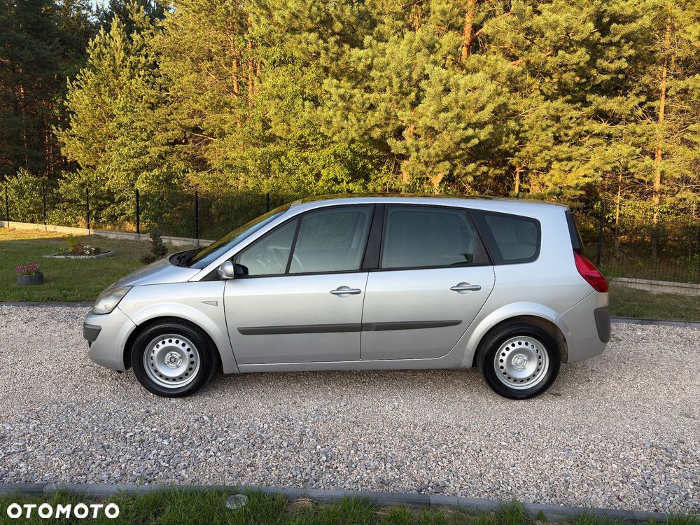 Renault Grand Scenic - 10
