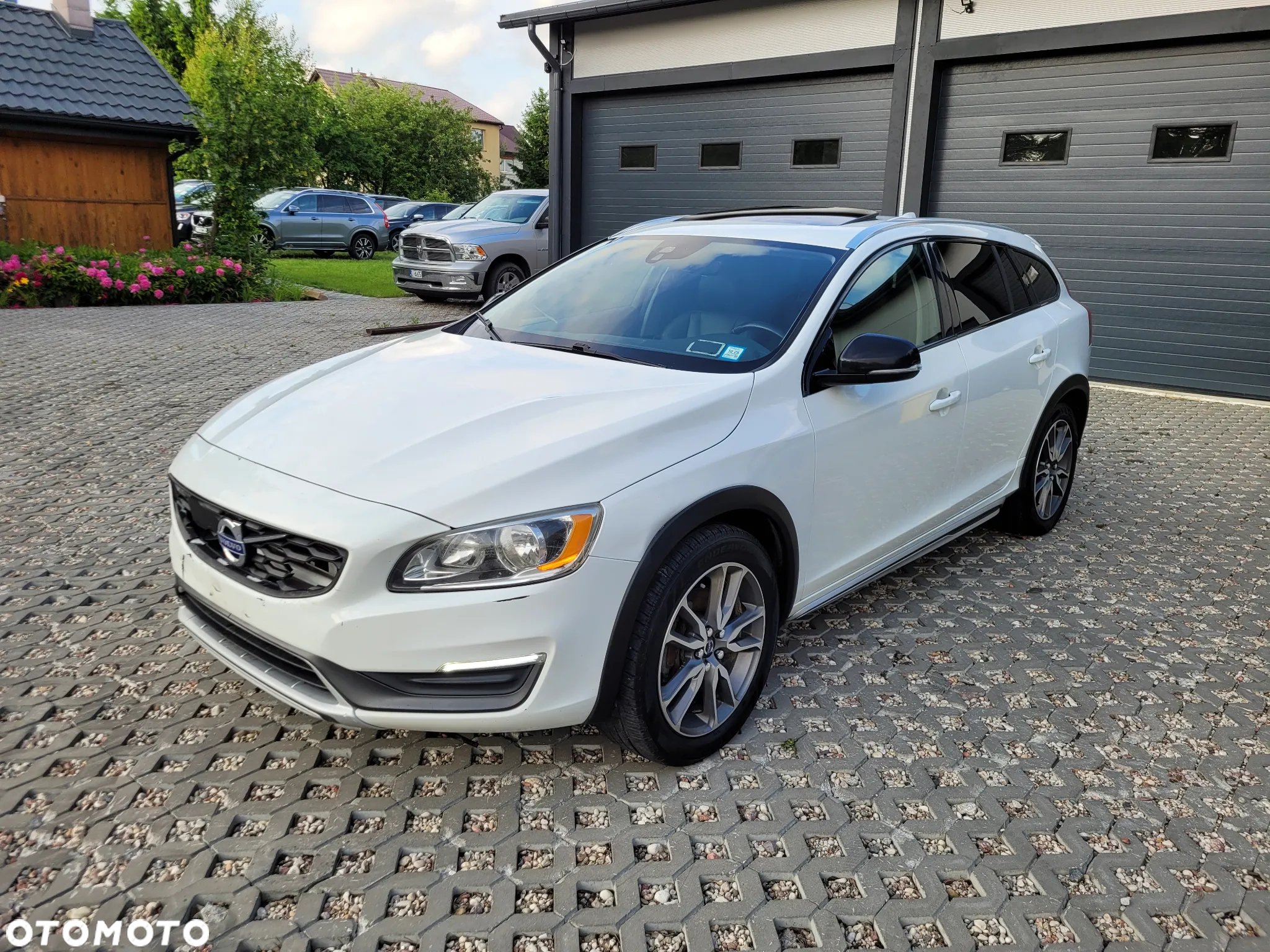 Volvo V60 Cross Country T5 AWD Momentum - 2