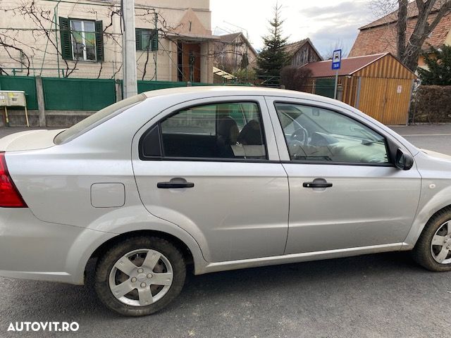 Chevrolet Aveo - 4