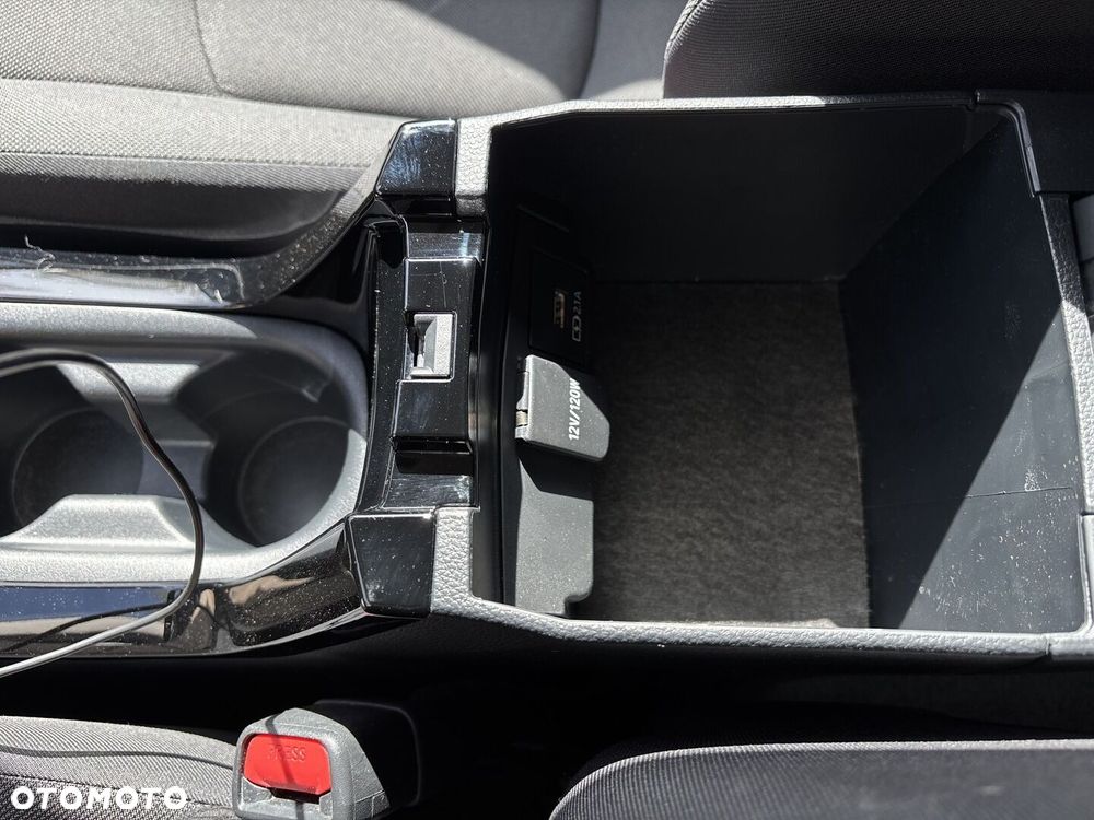 Toyota Corolla 1.8 Hybrid Comfort - 32