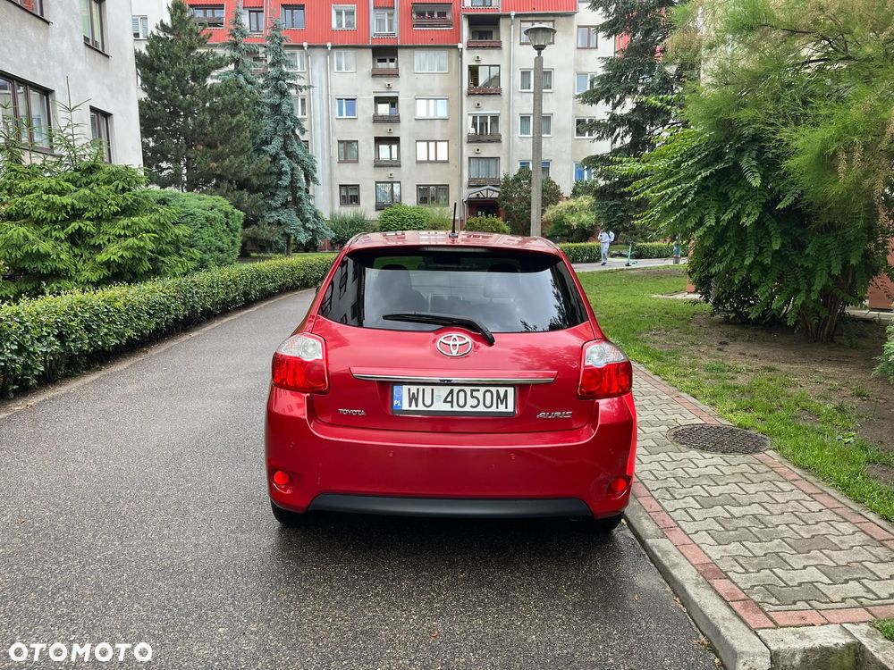 Toyota Auris 1.8 Premium - 4