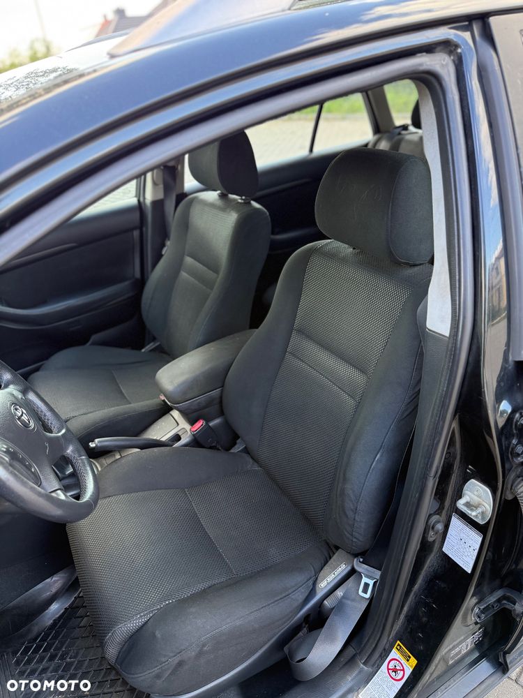 Toyota Avensis 1.8 VVT-i Combi - 9