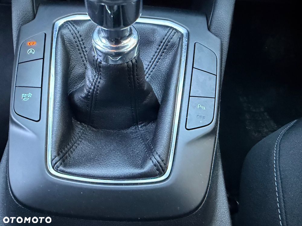 Ford Kuga - 24