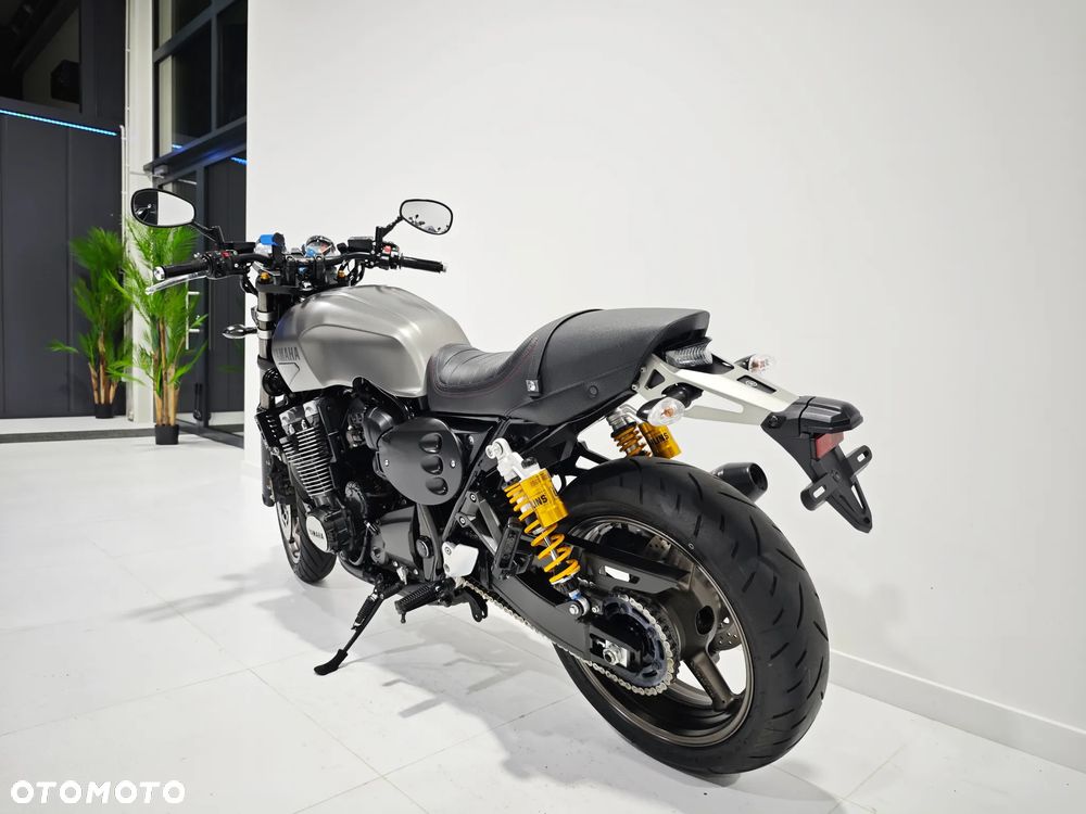 Yamaha XJR - 21