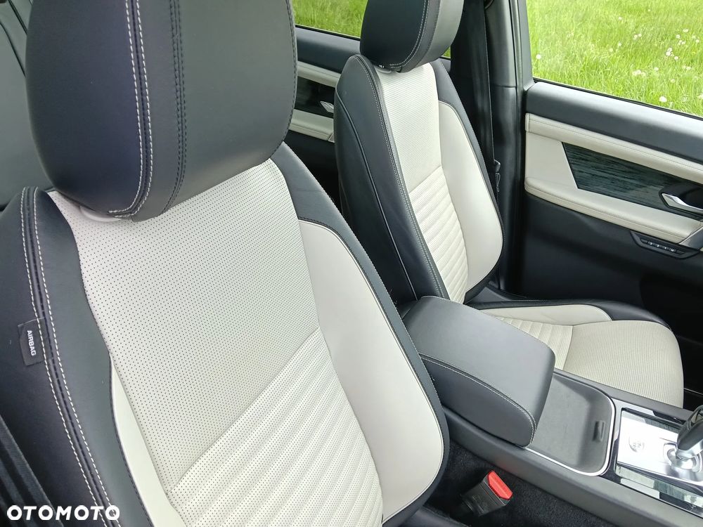 Land Rover Discovery Sport P300e R-Dynamic - 10