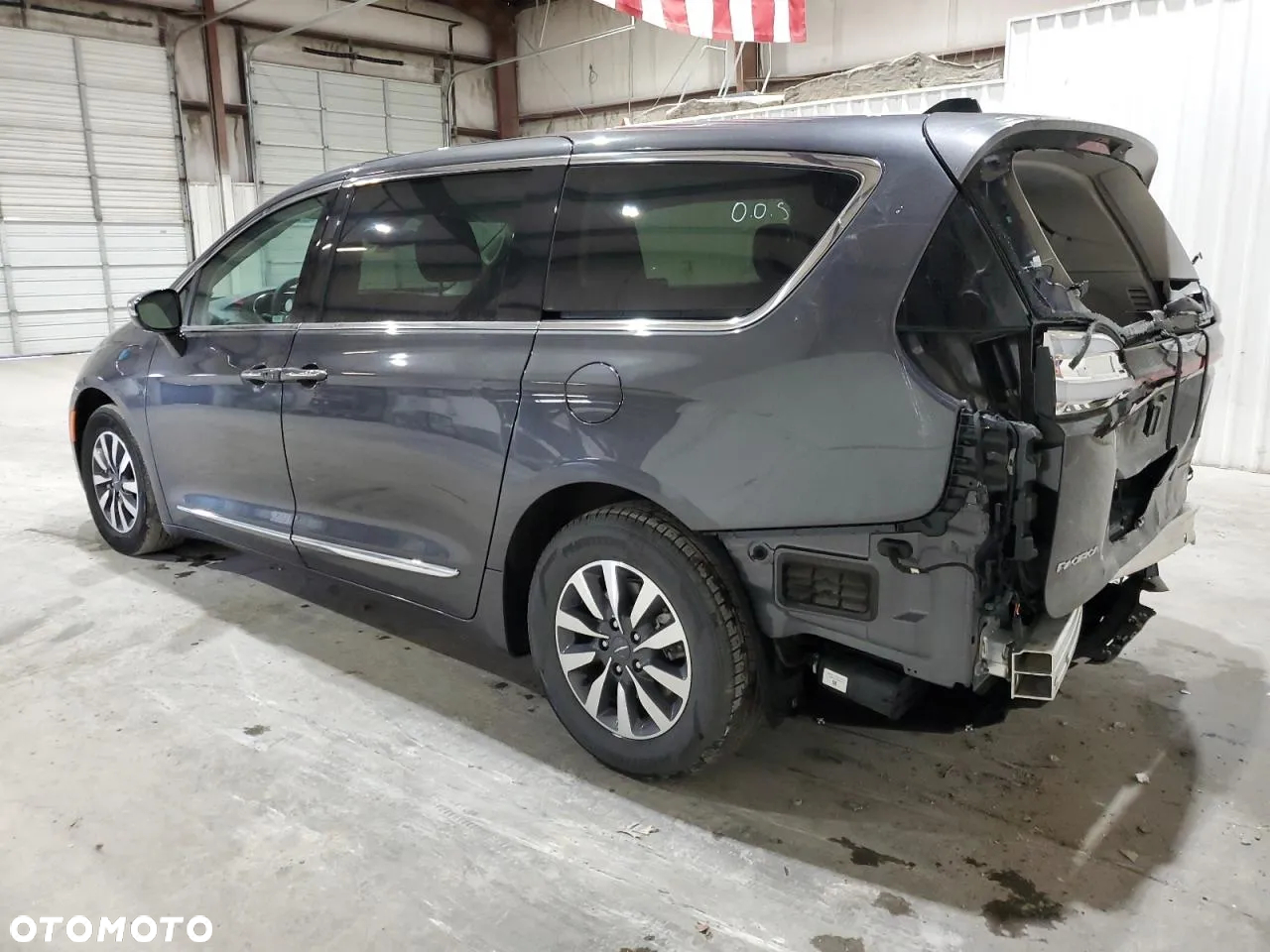 Chrysler Pacifica - 2