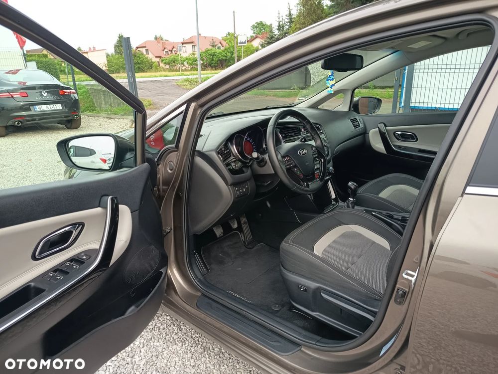 Kia Ceed 1.6 GDI Dream Team Edition - 16