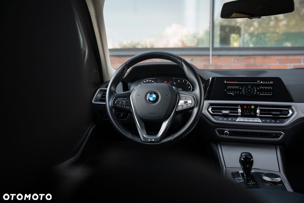 BMW Seria 3 318i Sport Line - 29