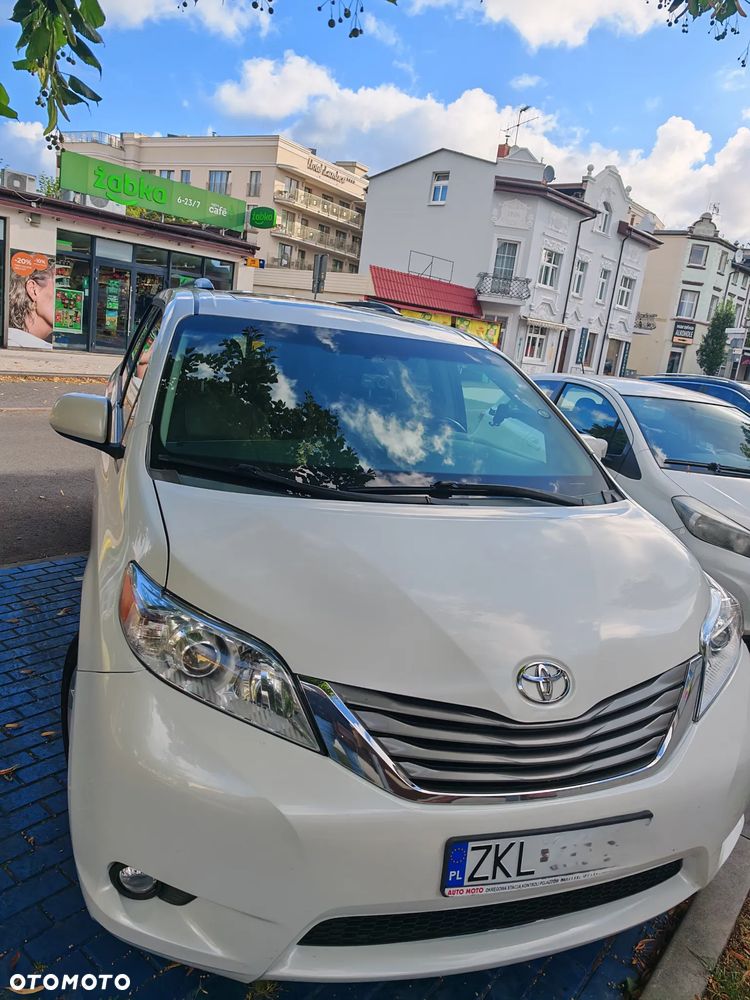 Toyota Sienna 3.5 V6 - 3